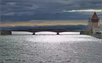 Stürmische Stimmungsschwankung. Seehas auf der Rheinbrücke Konstanz. März 2015.