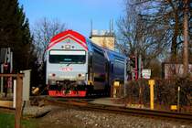 Auch am Nachmittag des heutigen 1. April war das Wetter Traumhaft schön. Hier im Bild ein Dosto Steuerwagen (R8567) bei der Ausfahrt aus dem Bahnhof Deutschlandsberg.