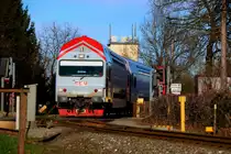 Auch am Nachmittag des heutigen 1. April war das Wetter Traumhaft schön. Hier im Bild ein Dosto Steuerwagen (R8567) bei der Ausfahrt aus dem Bahnhof Deutschlandsberg.