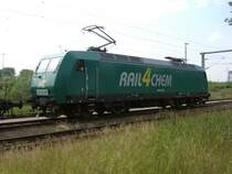 Rail4Chem 145CL003 im G�terbahnhof Hamburg Hohe Schaar vor einem KEsselwagenzug.