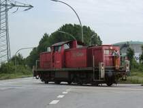 In Hamburg hohe Schaar ist von Mora C noch nicht viel zu sehen. 295 081-4 bedient einzelne G�terkunden und holt dort Wagen ab.