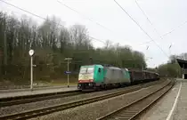 Die Cobra 2838  kommt aus Richtung Aachen mit einem langen Audi-Autozug aus Muizen(B) nach Köln-Gremeberg(D)  und fährt durch Eschweiler-Hbf und fährt in Richtung Köln.
Aufgenommen vom Bahnsteig 1 in Eschweiler-Hbf. 
Am 28.3.2015.