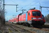 Diese BR 182 (182 006) zieht am 22.03.2015 den RE 18117 (RE 1) nach Frankfurt an der Oder. Aufgenommen zwischen Potsdam Hauptbahnhof und Potsdam Babelsberg.  
