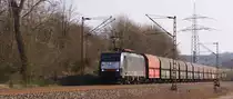 NIAG zurück in den Ruhrpott - Beim Warten auf die  versprochene  181er vor einem Güterzug gab es noch weitere kleine und größere Highlights an der Strecke. MRCE 189 451 bringt leere Kohlenwagen aus Richtung Saarbrücken. Bahnstrecke 3230 Saarbrücken - Karthaus beim Kraftwerk in Ensdorf am 08.04.2015