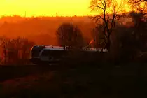 Golden zeigt sich der April in den letzten Tagen immer wieder . So auch heute mal etwas von der anderen Seite der Paradestelle der Graz Köflacher Eisenbahn schlechthin. Mit der Burg zu Landsberg im Rücken zeigt sich R8551 am heutigen Morgen in diesem herrlichen Licht. 10.04.2015