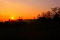 Der Sommer kommt ! Und damit auch strahlender Sonnenschein. R8551 beim Anstieg auf die Leibenfelder Höhe am heutigen 10.April 2015.