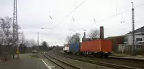 Ein Nachschuss vom einem Continerwagen aus Aachen-West nach Eschweiler-Hbf und.
Vorne fährt eine 364 578-5 von AIXrail.
Aufgenommen vom Bahnsteig 1 in Eschweiler-Hbf. 
Am 28.3.2015.