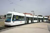 Italien / Sardinien / Straßenbahn Cagliari / Stadtbahn Cagliari: Škoda 06T mit der Wagennummer CA 01 der Metrocagliari, aufgenommen im Juni 2014 an der Haltestelle  Monserrato San Gottardo  in Cagliari.