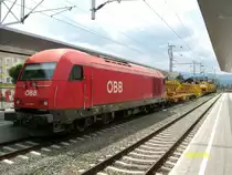 2016 089-2 mit einem Gleisbauzug am 15.7.2013 im Bahnhof Zeltweg.