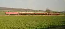 aufgenommen am 10.04.2015 bei der Ausfahrt Göttingen aus dem ICE 1184 nach Berlin. Die V 200 sieht zwei wunderschöne Triebwagen.