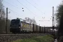 Der Nievenheimer soll immer für eine Überraschung gut sein, munkelte man mir. 
So ließ ich mich einfach überraschen, welche Lok denn dran sein sollte. Und zu meinem Glück war es dann auch noch die 193 875, welche in ihrer hübschen Werbung durchs Lande huscht.
Aufgenommen am 10.4.15 nahe dem Abzw. Gümmerwald.