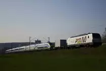 Nachdem sich der Verkehr nach dem RTS Gespann wieder eingependelt hat, kam rund 2 Stunden später schon das nächste, als auch letzte Highlight der Tour. 
247 901, also der einzigste Vectron, welcher mit Diesel fährt wurde vorgemeldet und fuhr dem Regionalexpress hinterher. 
Der Vectron hatte einen Velaro Eurostar im Schlepp.
Aufgenommen am 9.4.15 bei Karlstadt. 