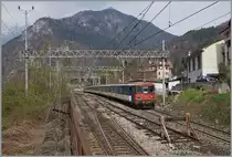 Der IR 3317 Brig - Domodossola wird auch dieses Jahr mit einem EW I Pendelzug geführt, hier bei der Durchfahrt in Varzo.
11. April 2015
