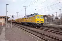 233 493-6 DGT - Deutsche Gleis- und Tiefbau GmbH mit einem Bauzug in Stendal und fuhr weiter in Richtung Wittenberge. 10.04.2015