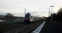 Ein RE11 aus Luxembourg nach Koblenz-Hbf und kommt durch Hetzerath in Richtung Koblenz.
In der Abendsonne am Abend vom 2.4.2015.