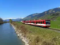 Nachschuss von R 3314 (Zell am See - Krimml) bei der Haltestelle Uggl-Schwarzenbach. (19.4.2015)