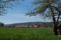 185 360 mit einem gem.GZ in Richtung Ulm bei Uhingen an der Fils am 19.4.2015.