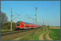 Auf der Fahrt nach Braunschweig hat die von 114 017 geschobene RB 17926 soeben den Bahnhof Wellen(bei Magdeburg) verlassen und wird in Kürze Ochtmersleben erreichen. Der Steuerwagen ist nach der Stifterin des Helmstedter Kreiskrankenhauses St. Marienberg  Charlotte von Veltheim  benannt. (19.04.2015) 