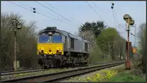 Eine Class66 kommt solo die Gemmenicher Rampe von Aachen West hinauf nach Belgien.
Szenario vom 19.April 2015.