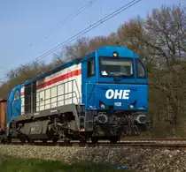 Auch eine Lok, die sich den Fotografen aus dem Süden relativ selten zeigt. 
Nämlich die G2000. Gerade ein Mal 5 Bilder dieser Fahrzeuge tummeln sich auf meiner Festplatte. Eine davon ist die G2000.01 also 273 001, welche aktuell im Einsatz für die OHE ist. Aufgenommen am 9.4.15 beim Abzweig Gümmerwald. 