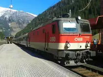 1144 249 mit einer Ersatzgarnitur für IC 592 (Salzburg Hbf - Klagenfurt Hbf) in Böckstein. Aufgrund der Tauernsperre vom 18.4. bis 20.4.2015 verkehrte dieser Zug nur im Bereich Böckstein - Klagenfurt Hbf. (19.4.2015)