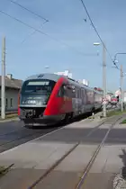5022 007-8 kurz vor der Ankunft in Linz Urfahr. Im Vordergrund das Schmalspurgleis der Pöstlingbergbahn. (09.04.2015)