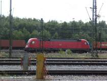 182 020-8 steht abgestellt in der N�he des Zentralen Verwaltungsgeb�udes im RBF Maschen