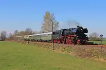 7.Dresdner Dampfloktreffen vom 17.04.-19.04.2015 Am Sonntagmorgen fuhr dann der mit 2 x BR35.10 bespannte Sonderzug Nr.4 die Runde Dresden-Freiberg-Nossen-Meißen-Dresden. Nachdem in Freiberg die Vorspannlok an das Zugende beordert wurde, ging es weiter über die Zellwaldbahn, hier kurz vor Großvoigtsberg.