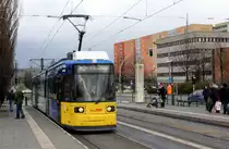 Berlin BVG SL M17 (Adtranz GT6N-U 1599) Hohenschönhausen, Falkenberger Chaussee (Hst. S Hohenschönhausen) am 31. März 2015.