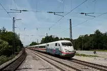 Nachschuss auf den stark verschmierten 401 088-0  Hildesheim  als ICE 72 (Zürich HB - Hamburg Altona) am 07.06.2014 bei der Durchfahrt in Emmendingen.