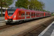 Fünfzig Prozent der Züge fahren trotz Streik verkündete lautstark die DB AG, nun ja dieser ist einer von drei S-Bahnzügen der S8 die sonst pro Stunde unter der Woche fahren.....macht nach meiner Rechnung nur 1/3 aller Züge. Hauptsache die fahren.
Dieser um 18:00 Uhr am heutigen Donnerstag den 23.4.2015