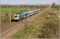 Bei Gramatneusiedl kommt mir am frühlingshaften aber sehr windigen 13.4.2015 MAV 470 001 mit dem EC 275 nach Budapest Nyugati entgegen.