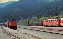 Der Bahnhof Unzmarkt ist Ausgangspunkt der Murtalbahn. Am 11.09.1981 begegnen sich dort die schmalspurige VL 13 und eine 1042 der ÖBB.
