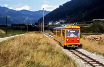 In den Jahren 1980 und 1981 erhielt die StmLB neue Triebwagen für den Personenverkehr auf der Murtalbahn. Am 11.09.1981 ist einer der nagelneuen VT 31-34 bei Unzmarkt in Richtung Murau unterwegs. Damals hatten die Fahrzeuge eine ziemlich farbenfrohe Lackierung.