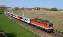 Die 1142 669 war am Morgen des 22.04.2015 mit dem Regionalzug 5917 von Passau nach Neumarkt-Kallham unterwegs, und wurde von mir ebendort fotografiert. 