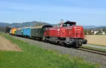 Einst wurde im ÖDK III die Braunkohle aus dem Revier Voitsberg-Köflach verstromt.
Nun sind die Abbrucharbeiten im vollem Gange, und so wurde ein Gießharztrafo von Elin aus dem ehemaligen Dampfkraftwerk Voitsberg zur Weiterverwendung in die Türkei gebracht. Am frühen Morgen des 25. Aprils war die DH 1700.1 mit dessen Transport auf der Strecke von Voitsberg nach Graz betraut wund wurde von mir bei Söding fotografiert. 