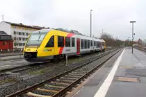 Der VT 283 der HLB (95 80 0648 023-9+95 80 0648 523-8 D-HEB) steht im Dauerregen am 29.03.2015 in der Abstellanlage in Fulda.