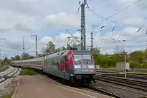 101 110-5 mit Intercity Richtung Nürnberg verlässt den Bahnhof Crailsheim 27.04.2015