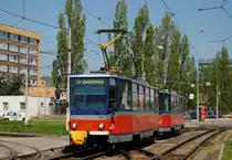 Tw.7911+7912 im  Retrolook  bei der Einfahrt zum Betriebsbahnhof Krasnany.(24.04.2015)