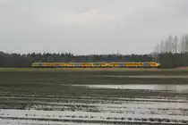 Dreimal Plan V mit Regionalzug 9653 Nijmegen-Deurne bei Vlierden am 23-2-2015.