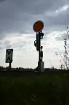 Gegenlichtaufnahme des Vorsignals vom Einfahrsignal des Bahnhof Rheindahlen....gemacht am Samstag den 25.4.2015