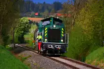Da Zugfahrten auf dem Reststück der ehemaligen Sulmtalbahn sehr selten sind gilt es besonders Vorsichtig zu sein. Hier zu sehen DH 1100.1 am 23.April 2015 nächst Prarath 