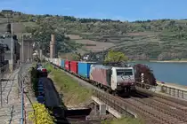 Der Ekol nach Trieste hatte am 24.4.2015 die 189 905 als Zuglok und kam am späten Mittag durch Oberwesel