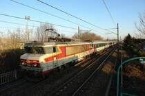 SNCF 15002. Auf dieser langen geraden Strecke, bei Bartenheim im Elsass, hat der Schnellzug nach Mulhouse anscheinend seine H�chstgeschwindigkeit. 2.2.2007
