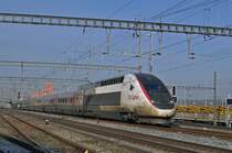 TGV Lyria 4410 durchfährt den Bahnhof Muttenz. Die Aufnahme stammt vom 13.02.2015.