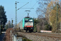 E 186 214 mit Kesselwagen durch Bonn-Beuel - 12.02.2015