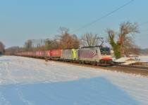 186 285 + Re 486 503 mit TEC 43139 am 07.02.2015 bei Happing. 