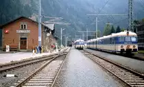Nach der Elektrifizierung wurden in den 1990er Jahren auch 4030 zwischen Lienz und Sillian eingesetzt, hier treffen sich im September 1995 zwei Triebwagen im Bahnhof Abfaltersbach