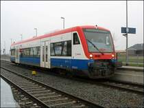 Es war einmal (deshalb der Trauerrand): ein RegioShuttle RS1 der PRIGNITZER EISENBAHN (PEG) am 29.11.2006 unterwegs auf der Linie PE 53 Neustadt (Dosse) - Neuruppin; Diese Linie wurde zum Fahrplanwechsel im Dezember 2006 komplett eingestellt.
