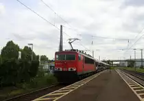 155 182-9 DB kommt durch Bad-Honnef am Rhein mit einem langen Audi-Autozug aus kommt Ingolstadt-Rbf nach Emden-Rbf  und fährt in Richtung Köln auf der rechten Rheinstrecke(KBS 465). 
Bei Sonne und Wolken am Nachmittag vom 29.4.2015.